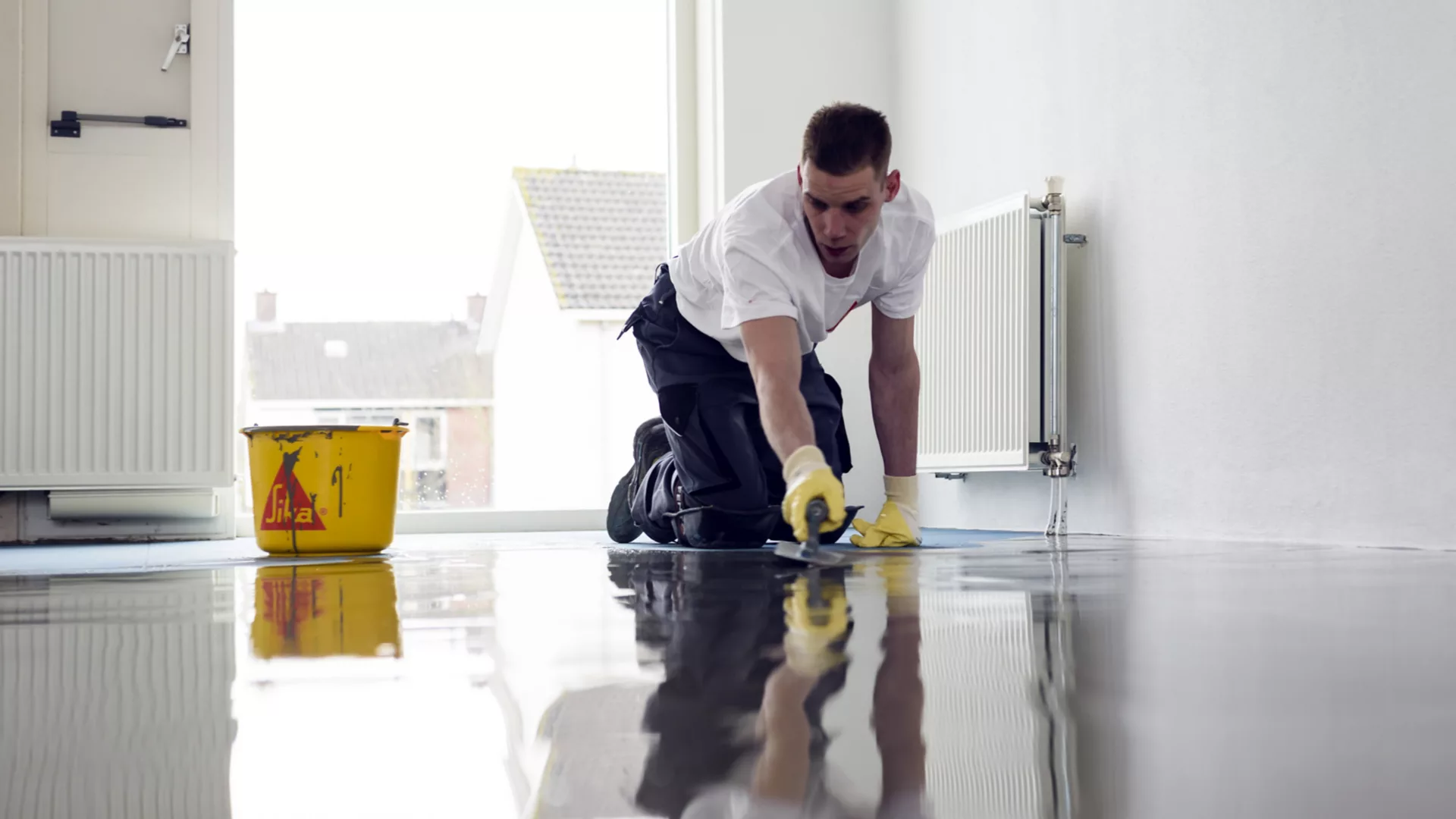 self levelling screed